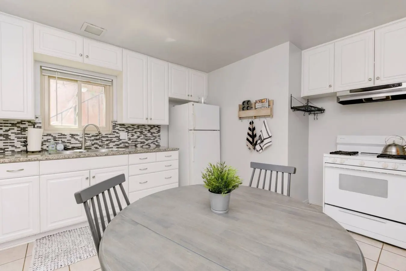 Casa Amore -2BR- AC & FREE Driveway parking 4