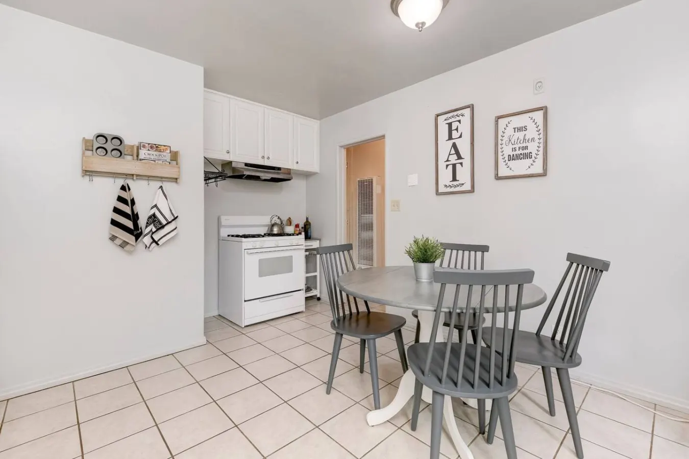 Casa Amore -2BR- AC & FREE Driveway parking 5