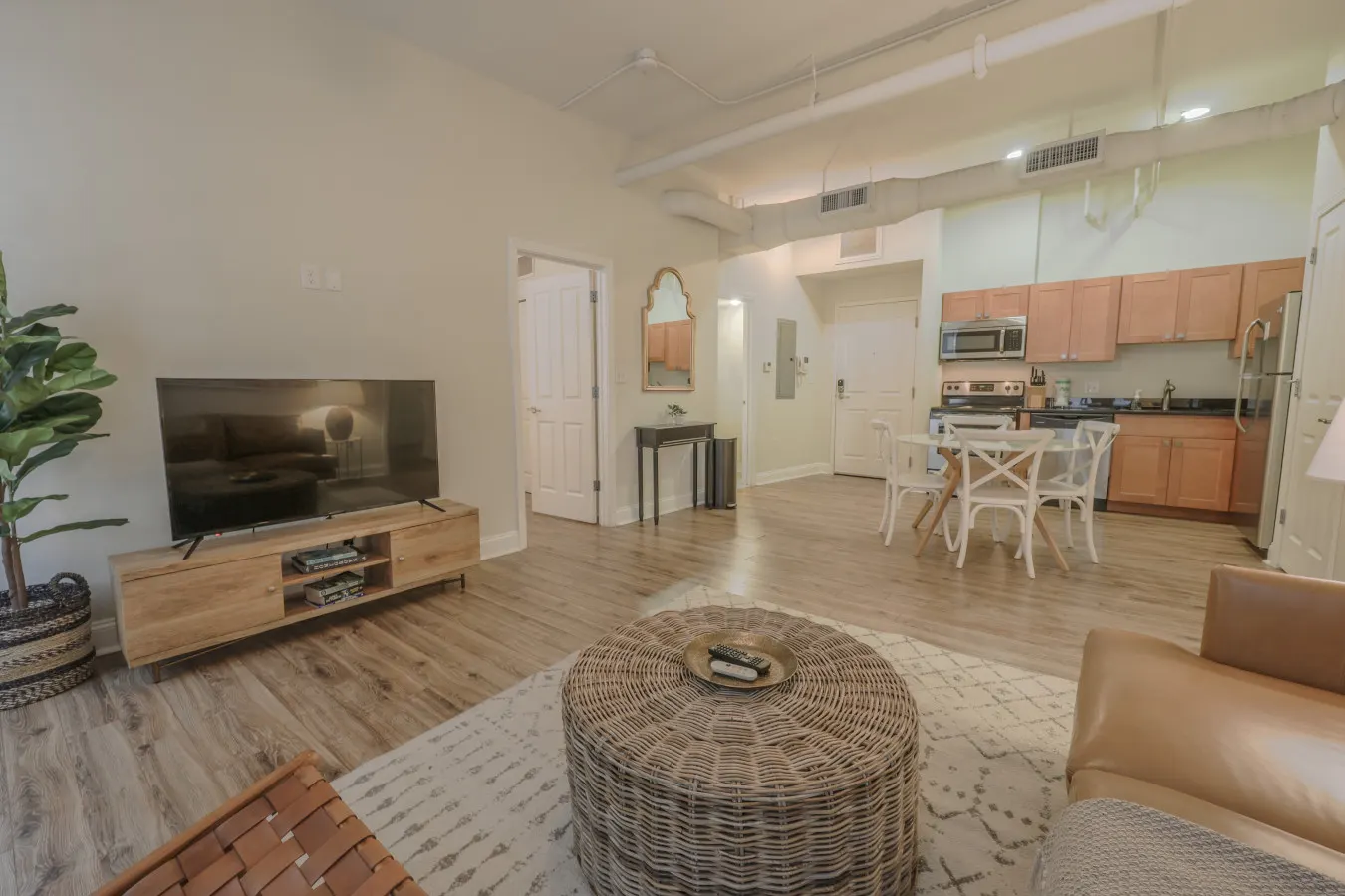 Lavish FIDI 2br/2ba Close to everything! 4