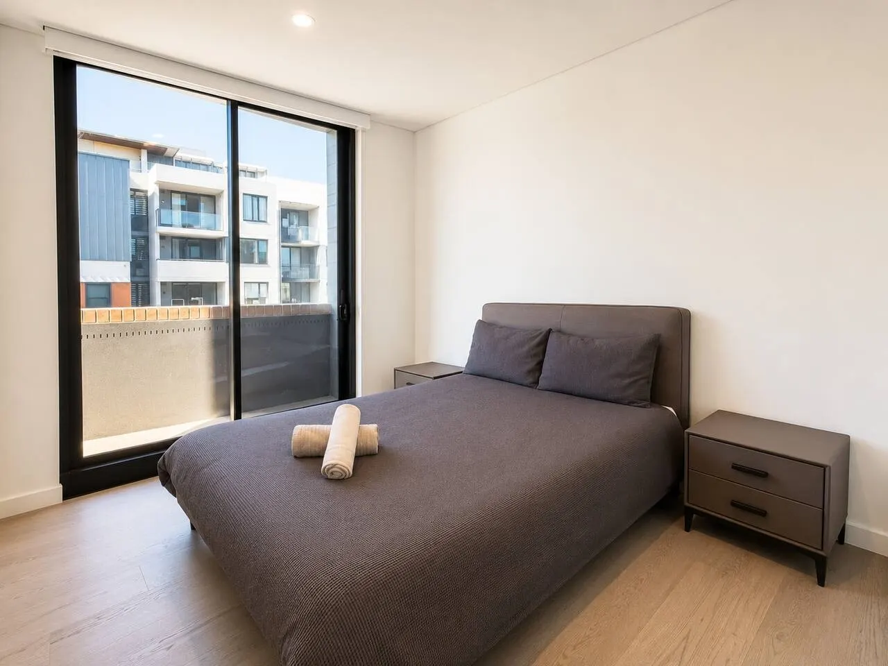 Elegant 2BR Apartment in Zetland — photo 4