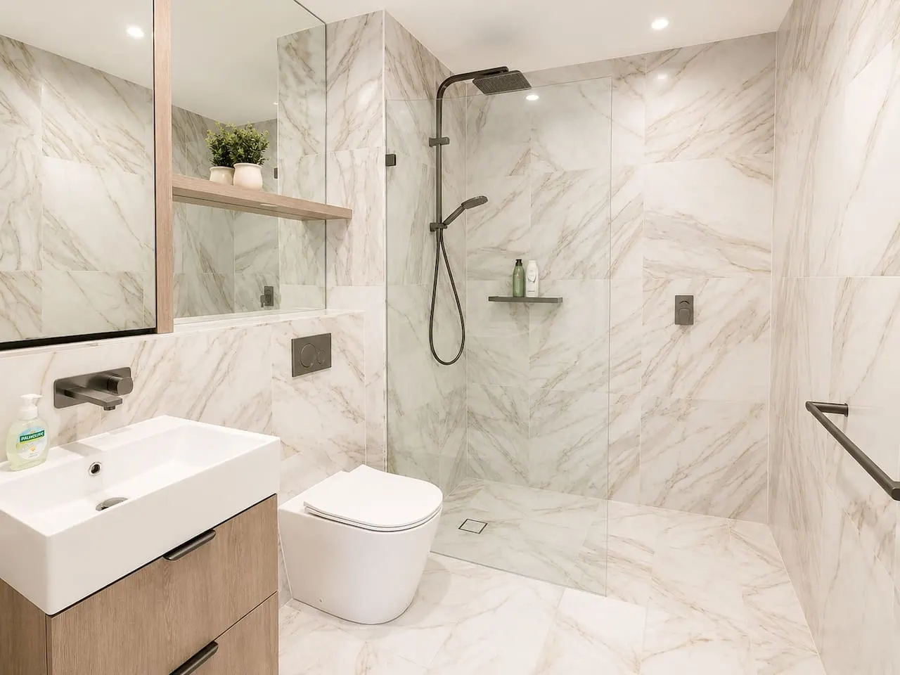 Elegant 2BR Apartment in Zetland 6