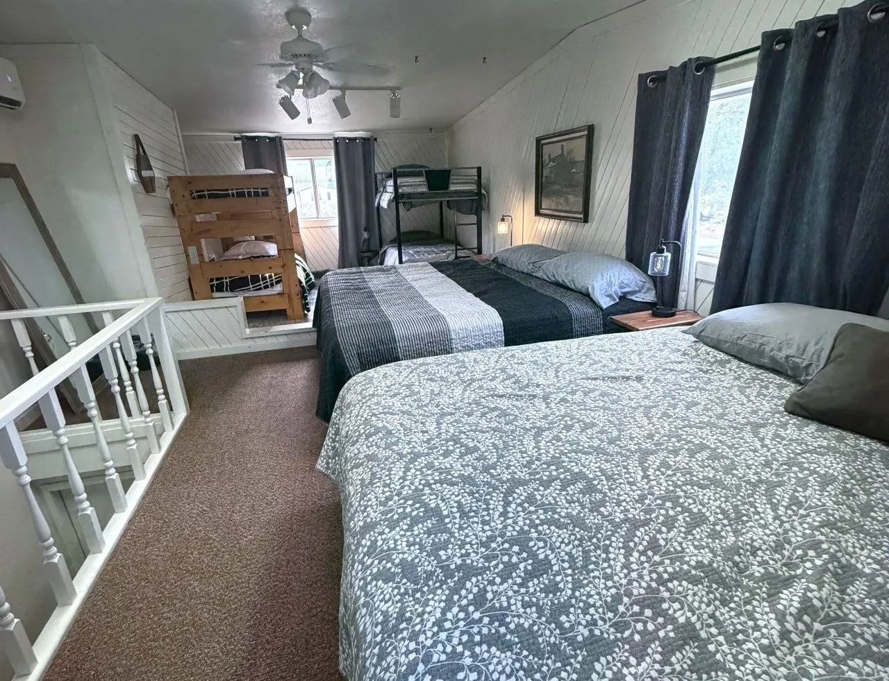 Hot Tub. Paddleboards, Air Hockey, Grill, Fire Pit, W/D, Sleeps 22 15