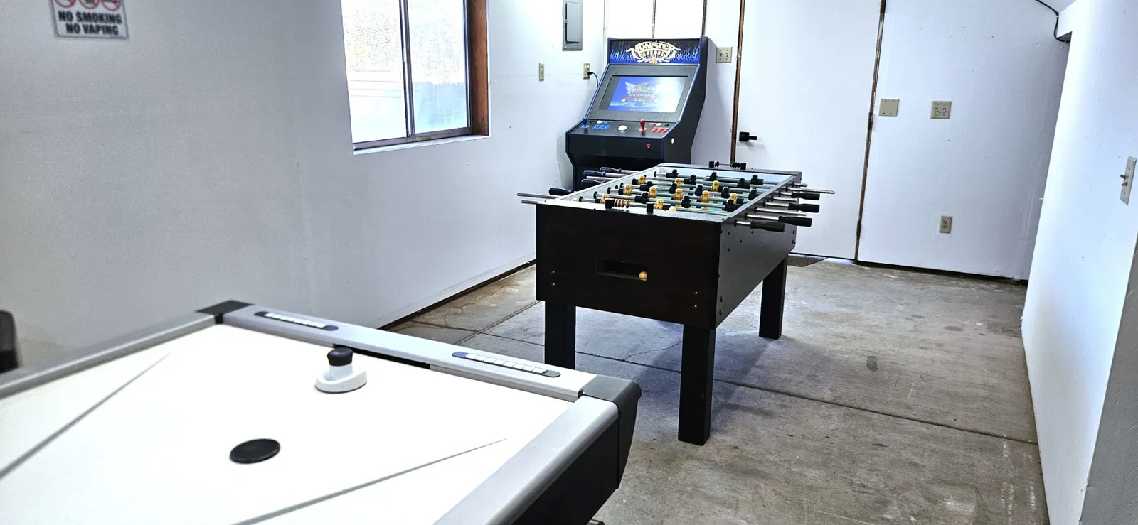 Hot Tub. Paddleboards, Air Hockey, Grill, Fire Pit, W/D, Sleeps 22 5