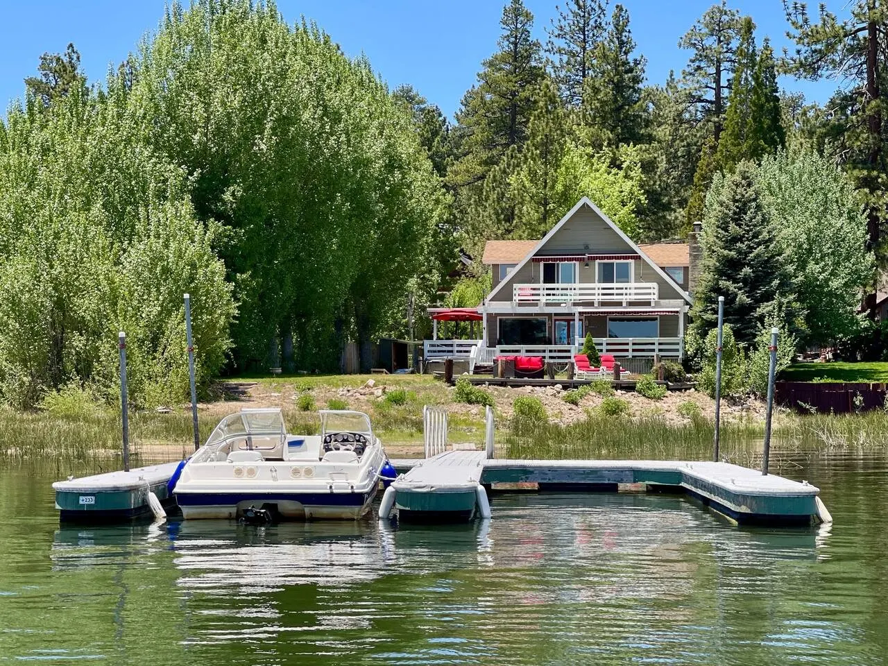 4BR Lakefront Vibes Getaway Dock, Spa & Games 1