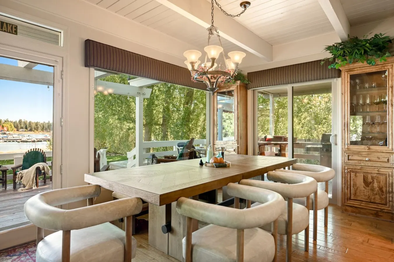 4BR Lakefront Vibes Getaway Dock, Spa & Games 9