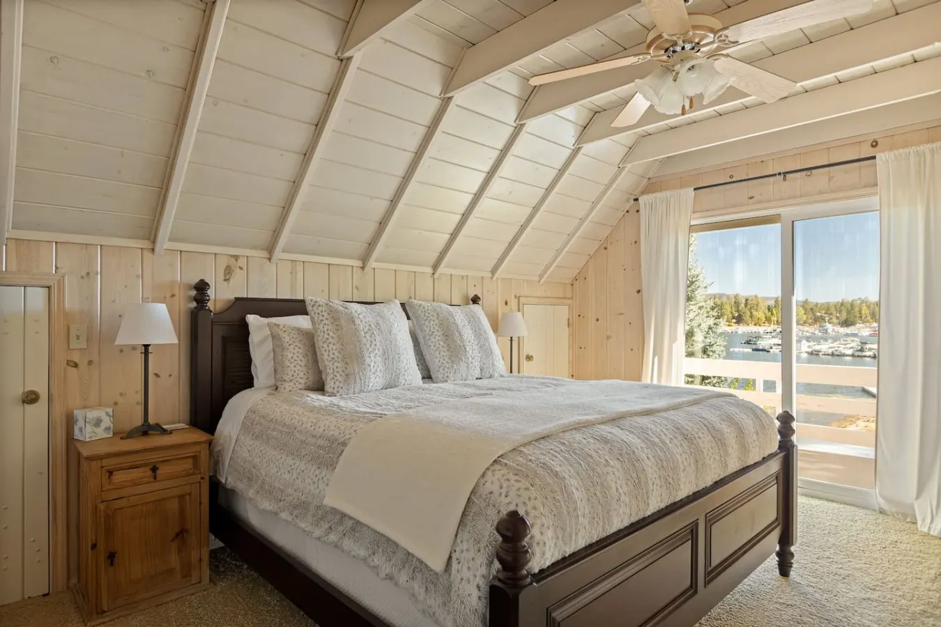 4BR Lakefront Vibes Getaway Dock, Spa & Games 15