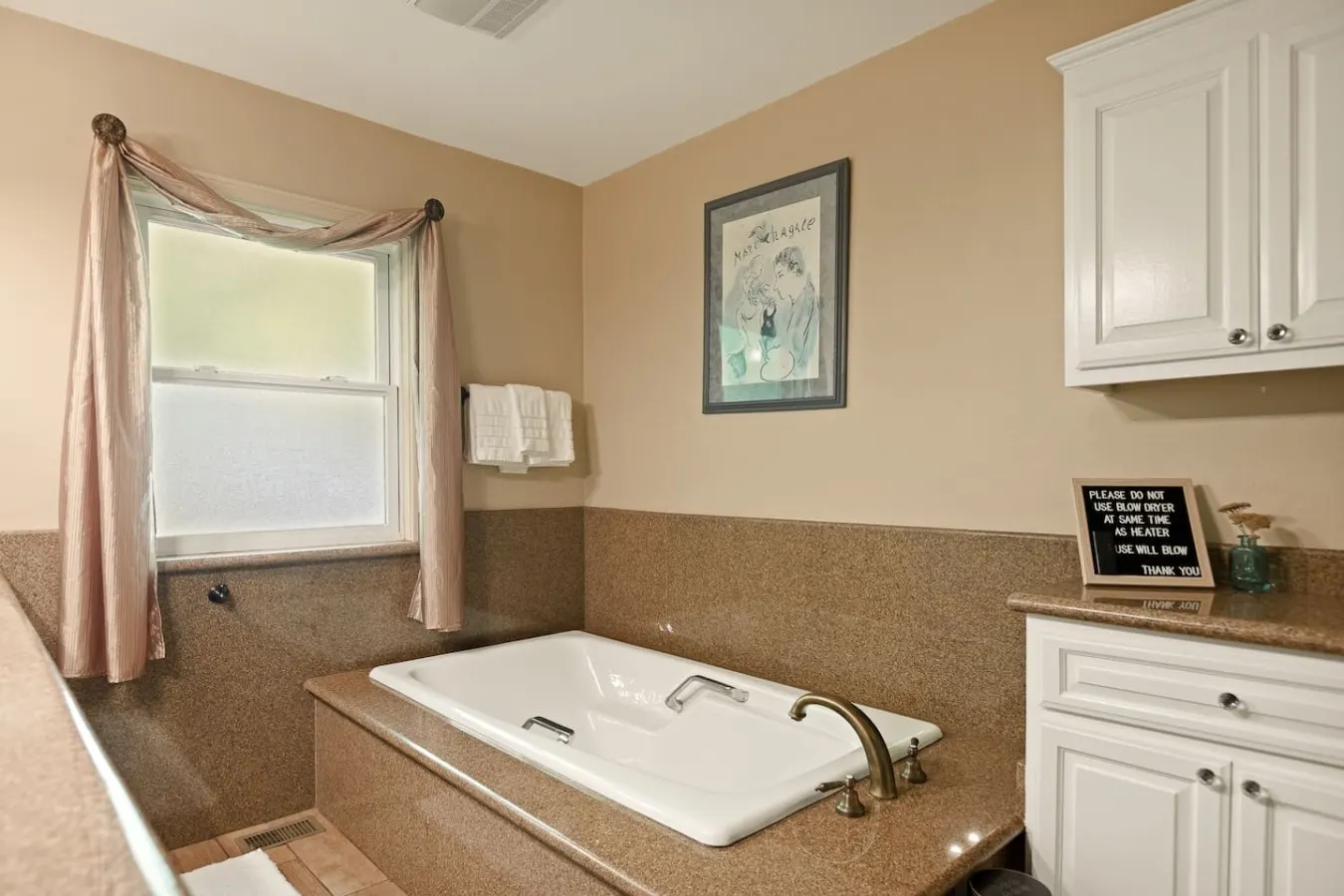 4BR Lakefront Vibes Getaway Dock, Spa & Games 17
