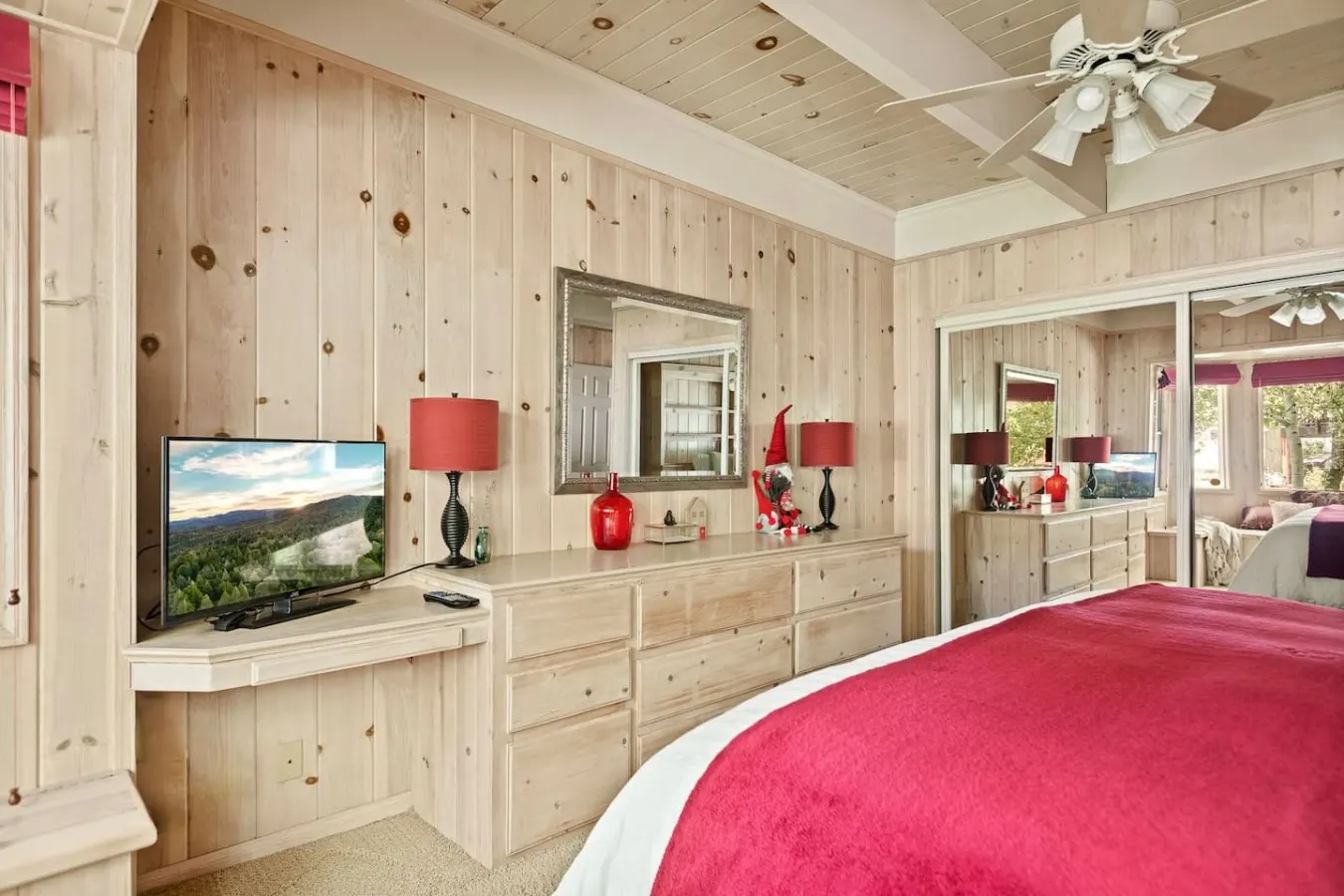 4BR Lakefront Vibes Getaway Dock, Spa & Games 20