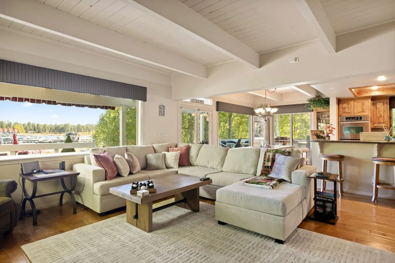 4BR Lakefront Vibes Getaway Dock, Spa & Games 3
