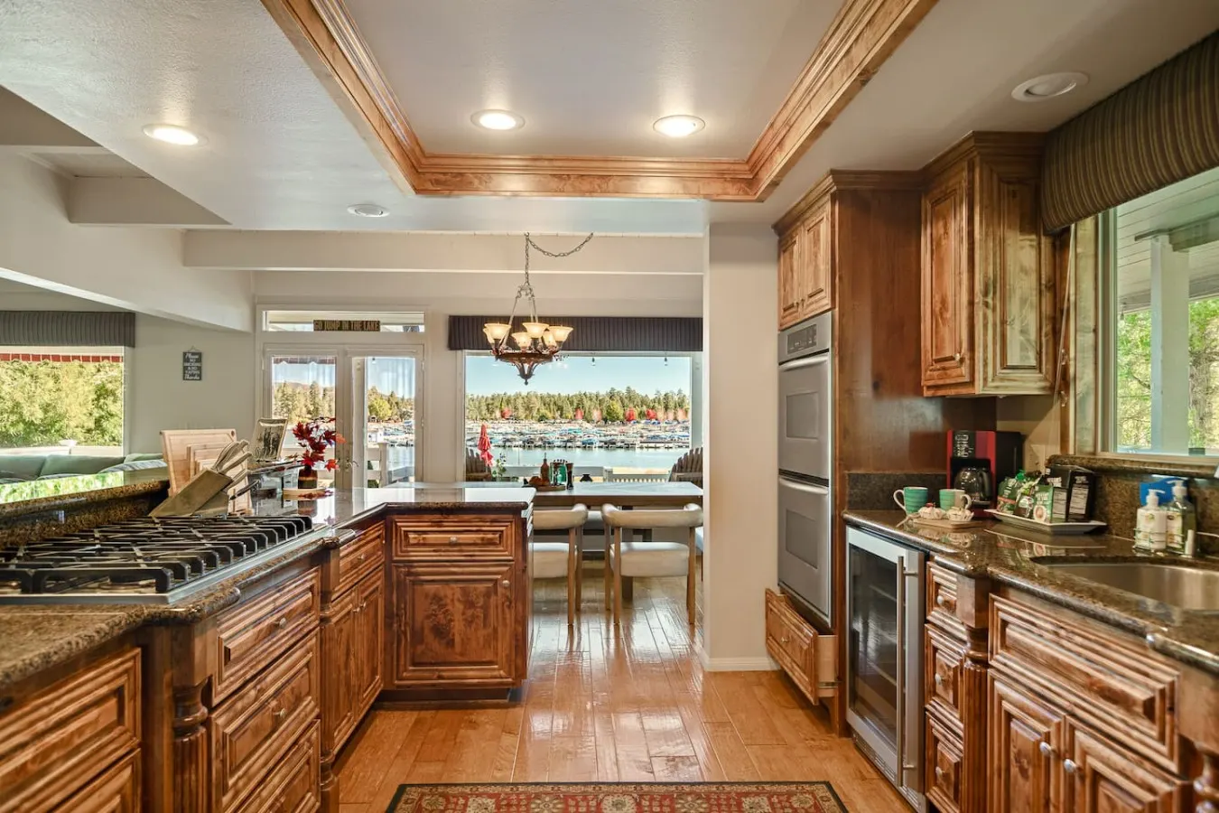 4BR Lakefront Vibes Getaway Dock, Spa & Games 4
