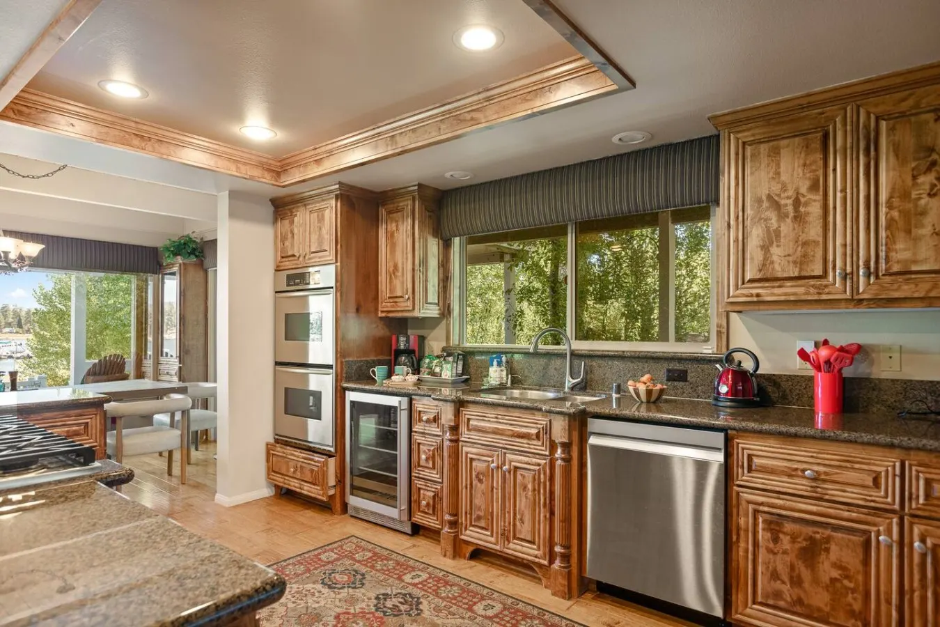 4BR Lakefront Vibes Getaway Dock, Spa & Games 7