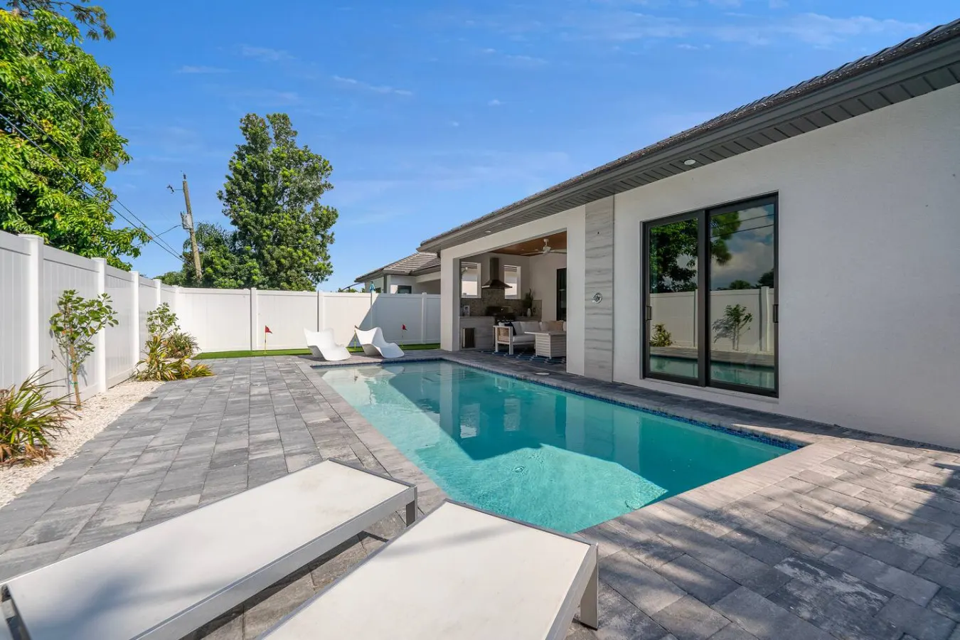 Buggy's Beach House 2