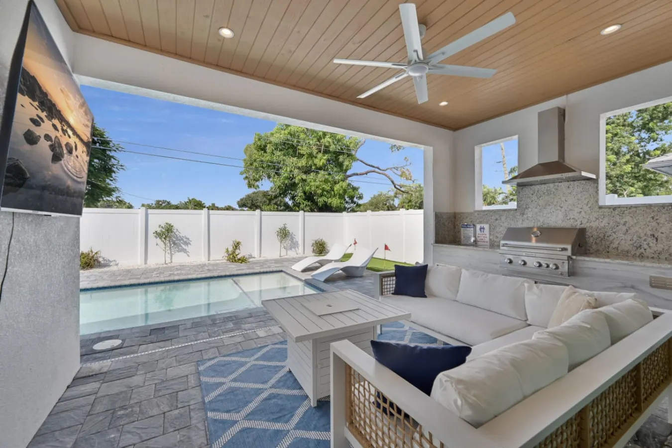 Buggy's Beach House 3