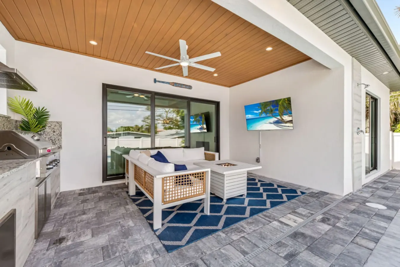 Buggy's Beach House 5