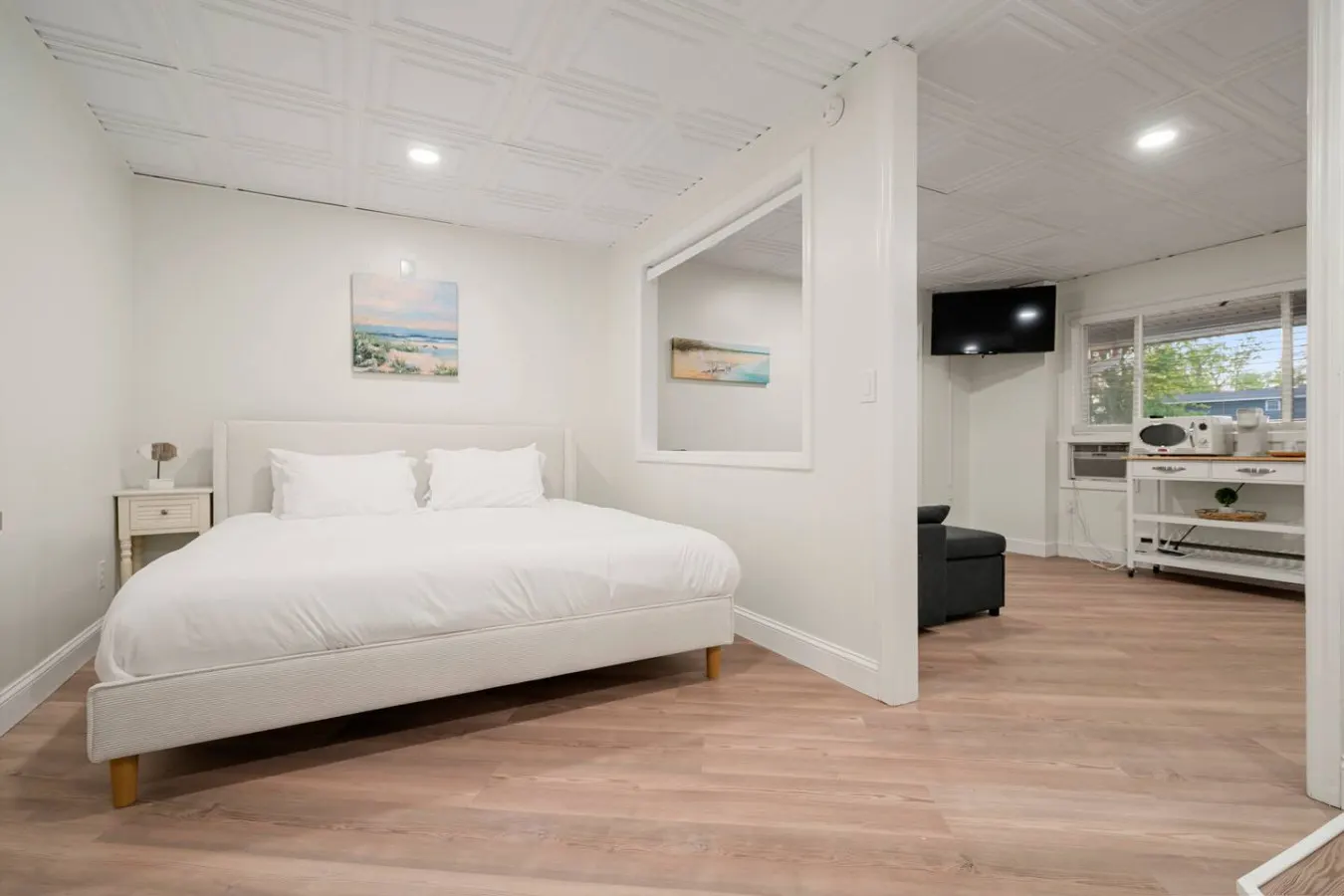 King Jacuzzi Suite | The Beachside Co. #9 — photo 4