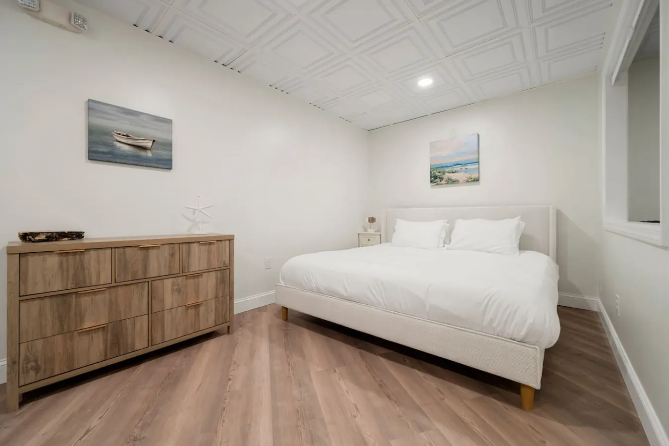 King Jacuzzi Suite | The Beachside Co. #9 — photo 5