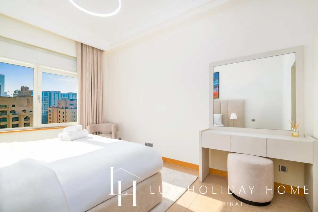 LUX The Palm Island Shoreline Suite 15