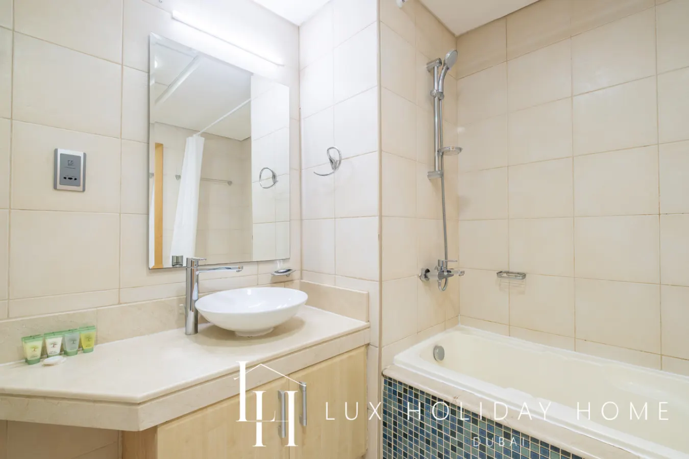 LUX The Palm Island Shoreline Suite 16