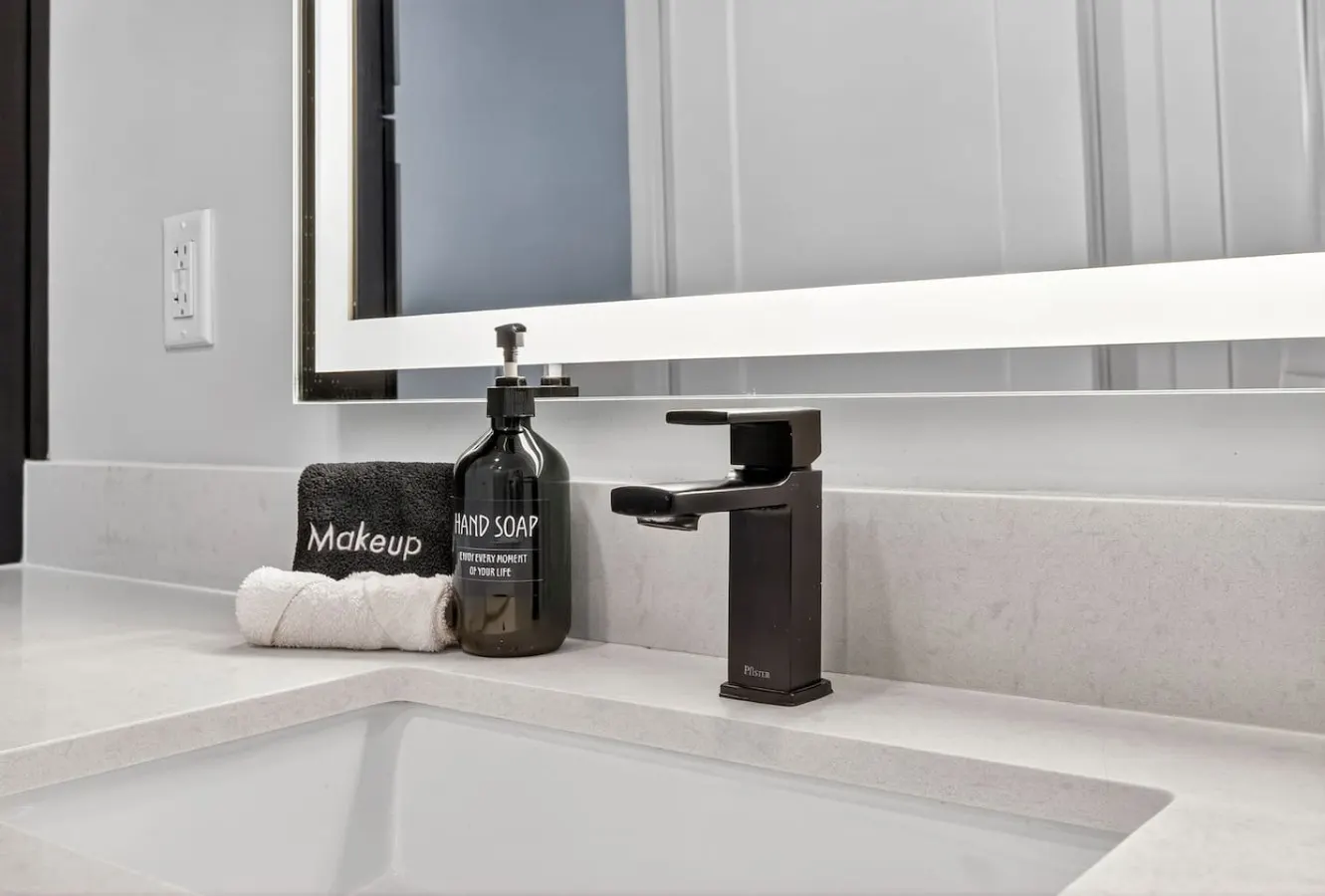 Stylish 1BR in Heart of Midtown Tampa 20