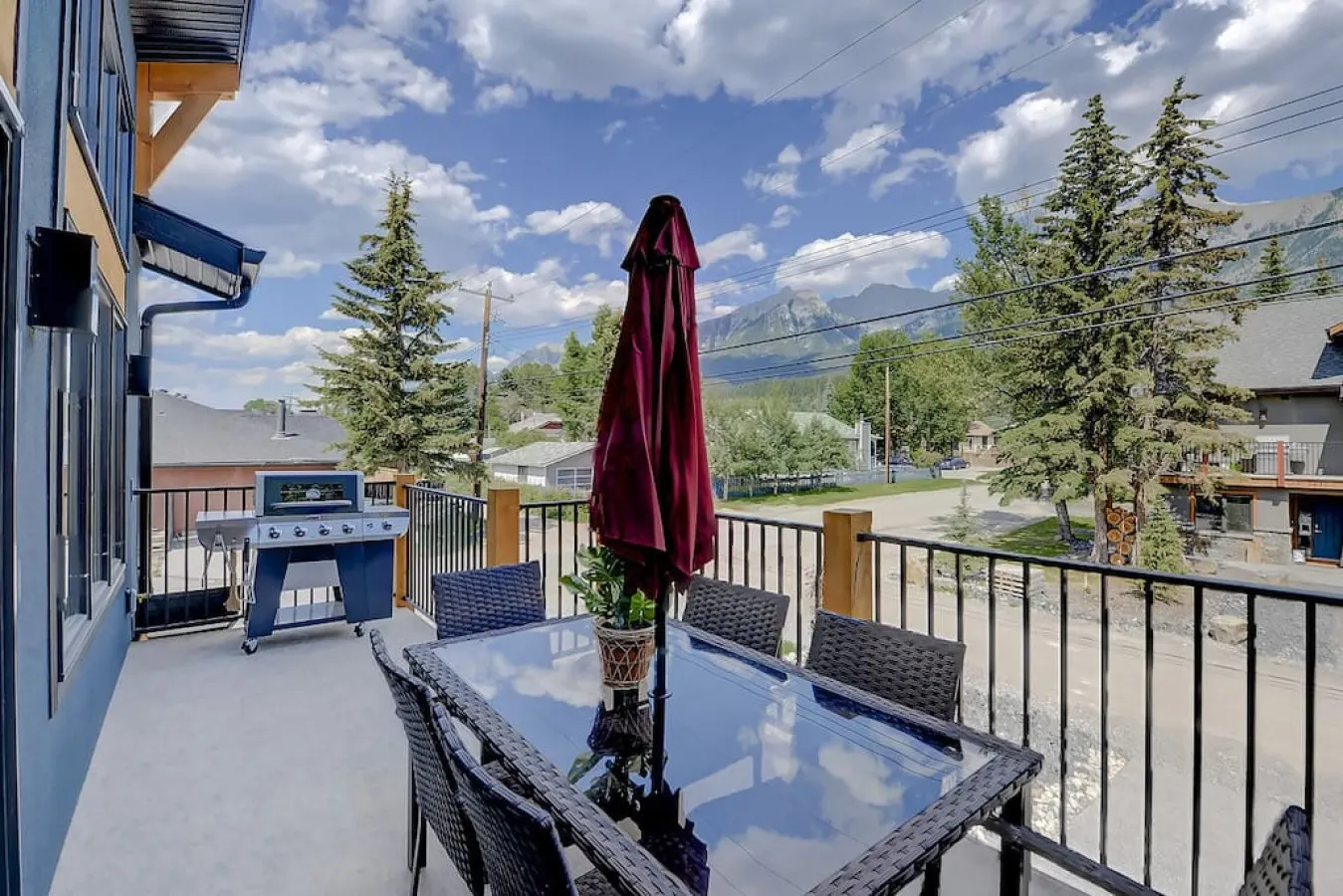 Panoramic Mountain Views, BBQ and Outdoor Patio 2