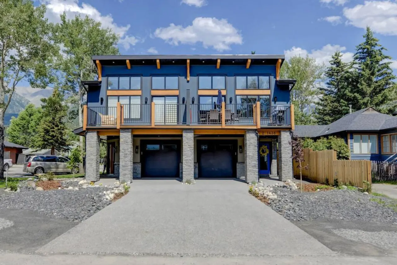 Panoramic Mountain Views, BBQ and Outdoor Patio 11