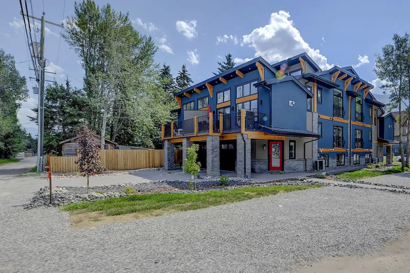 Panoramic Mountain Views, BBQ and Outdoor Patio 5