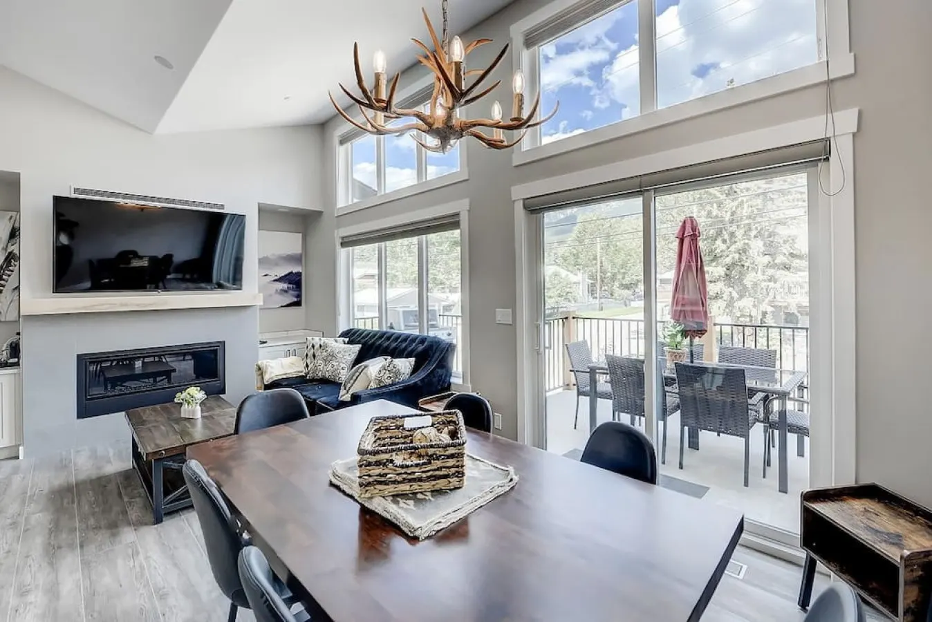 Panoramic Mountain Views, BBQ and Outdoor Patio 7