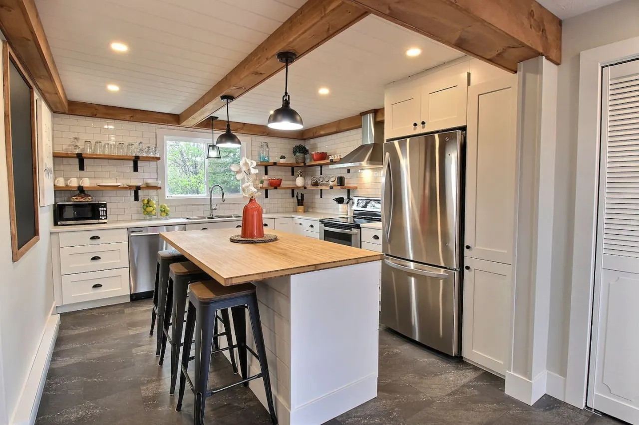 Black Barn Family Beach House 10