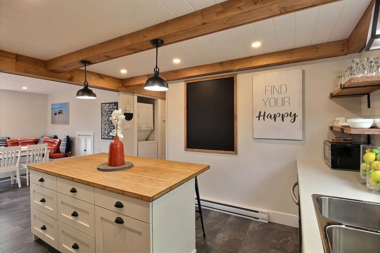 Black Barn Family Beach House 11