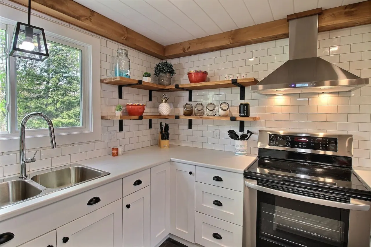 Black Barn Family Beach House 12
