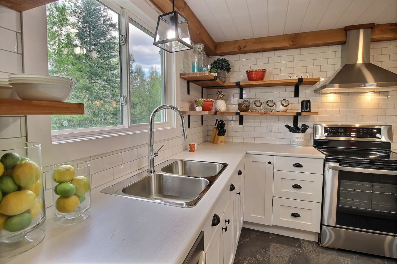 Black Barn Family Beach House 13
