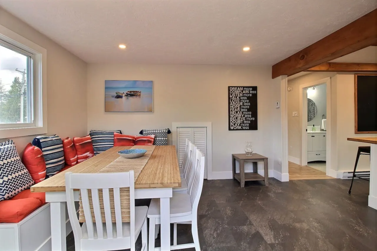 Black Barn Family Beach House 17