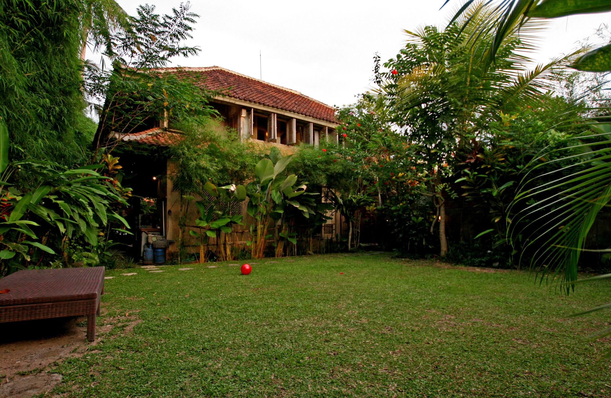 Noka House: Wabi-sabi Artist Eco Villa in Ubud 21