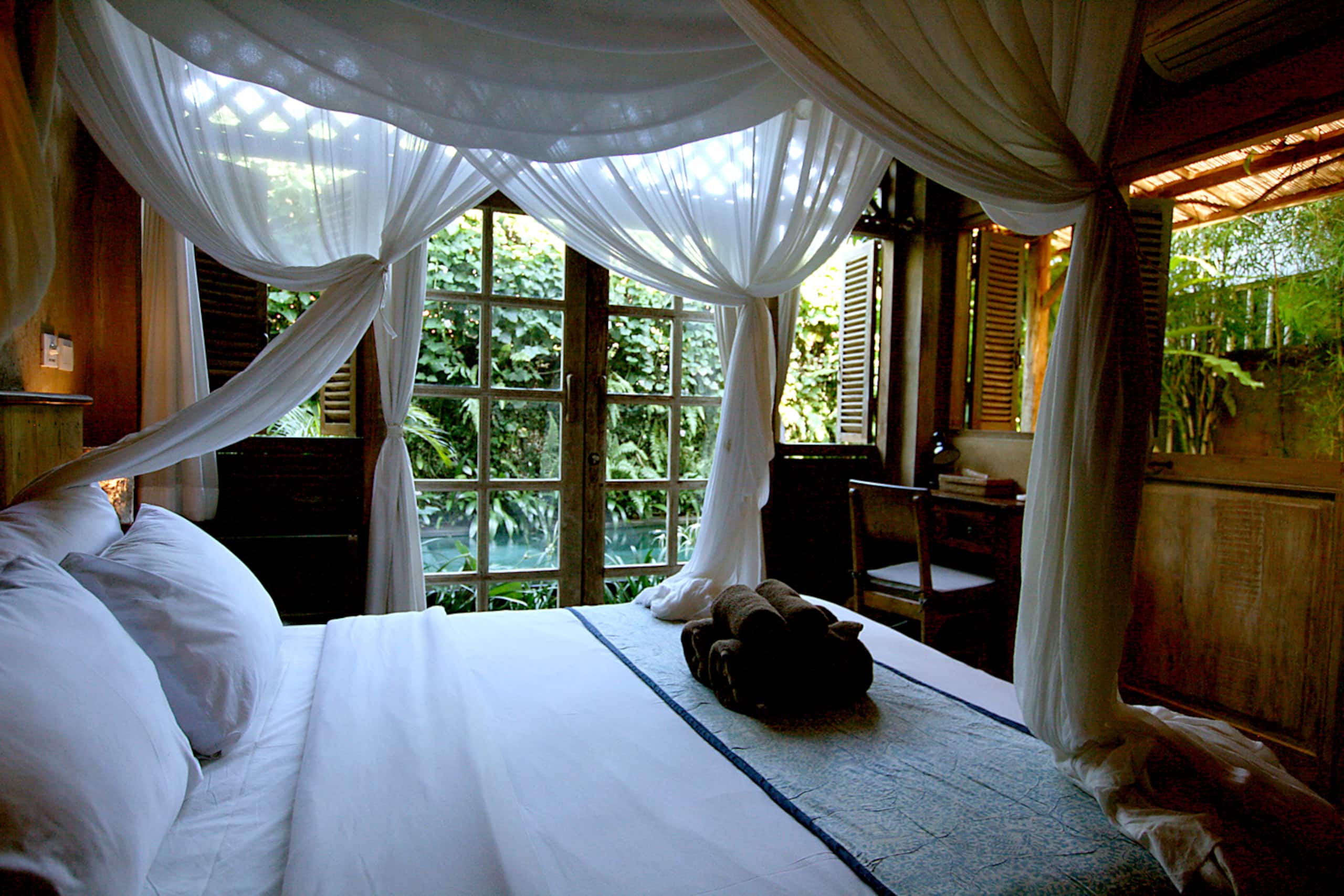 Noka House: Wabi-sabi Artist Eco Villa in Ubud 14