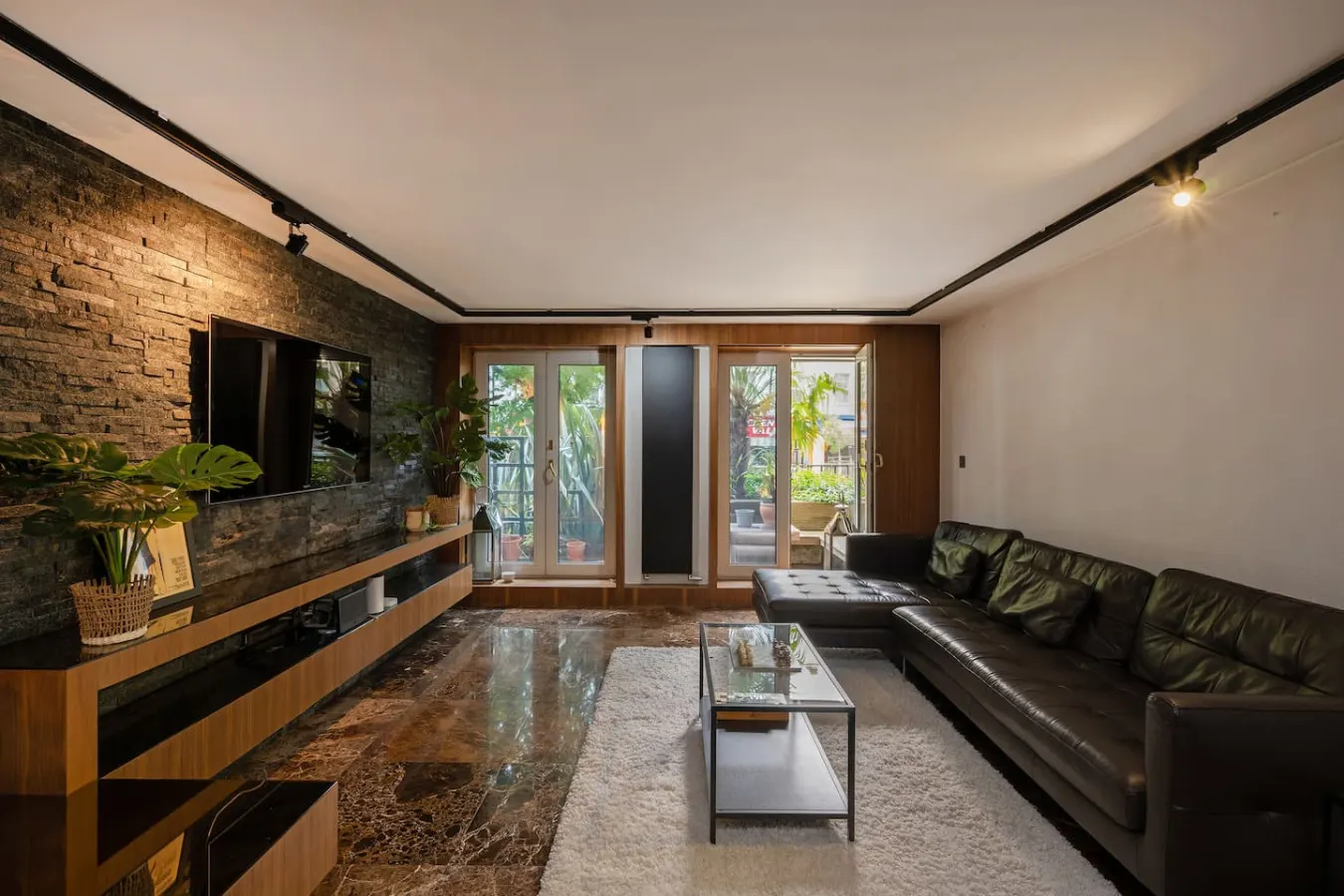Deluxe Apt | 24/7 Security & Private Terrace — photo 2