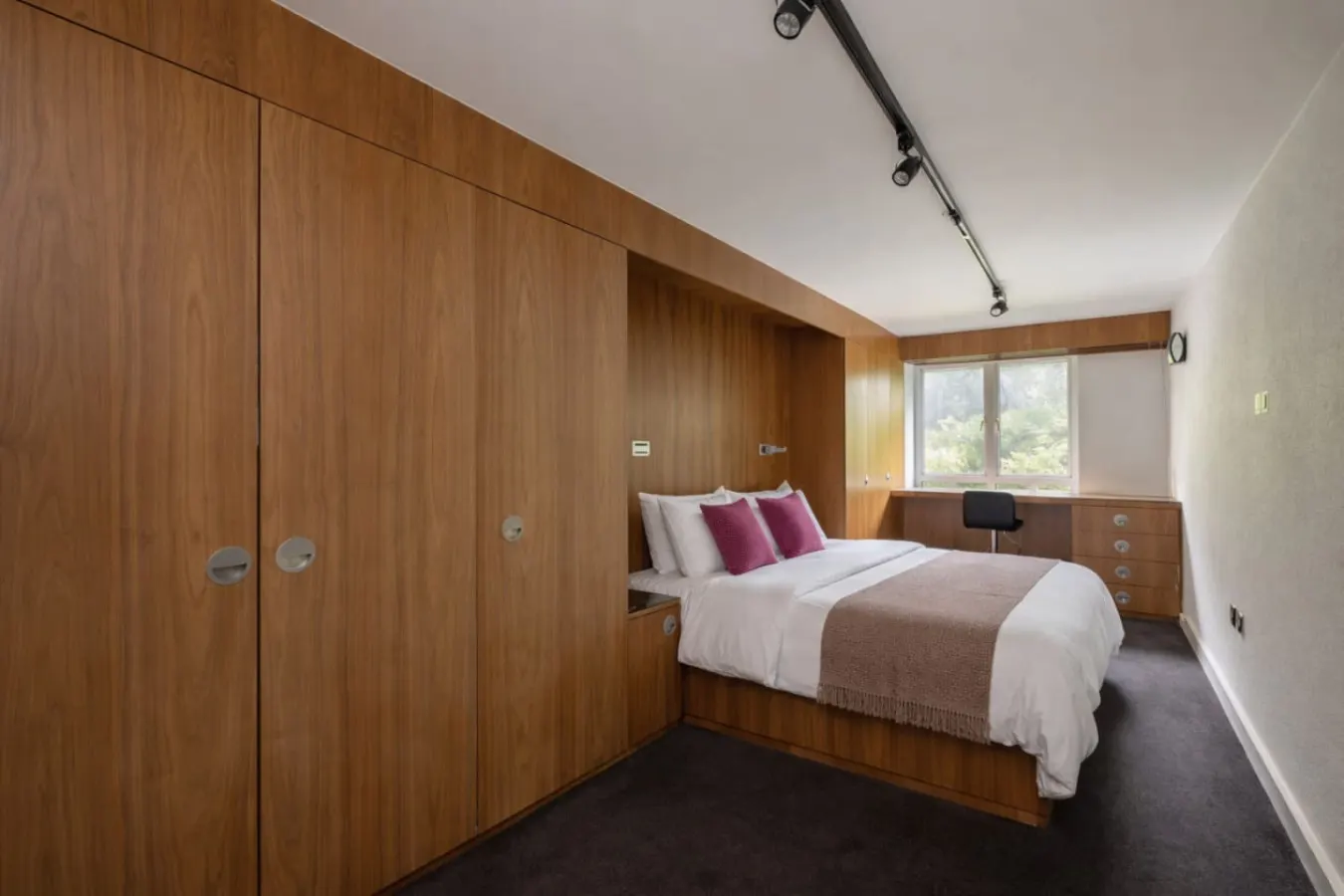 Deluxe Apt 24/7 Security & Private Terrace 14