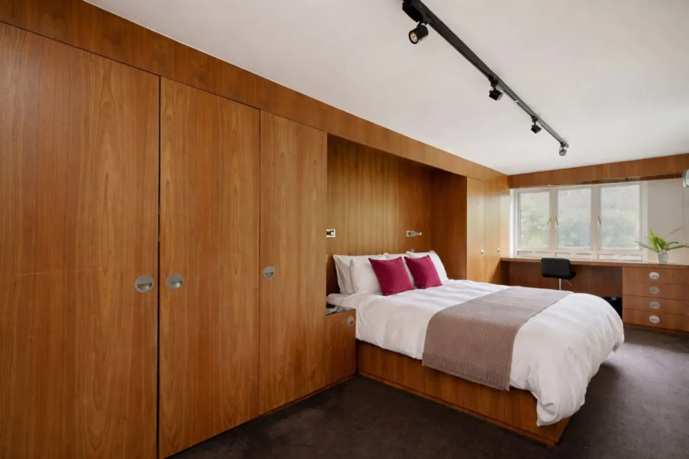Deluxe Apt | 24/7 Security & Private Terrace — photo 4