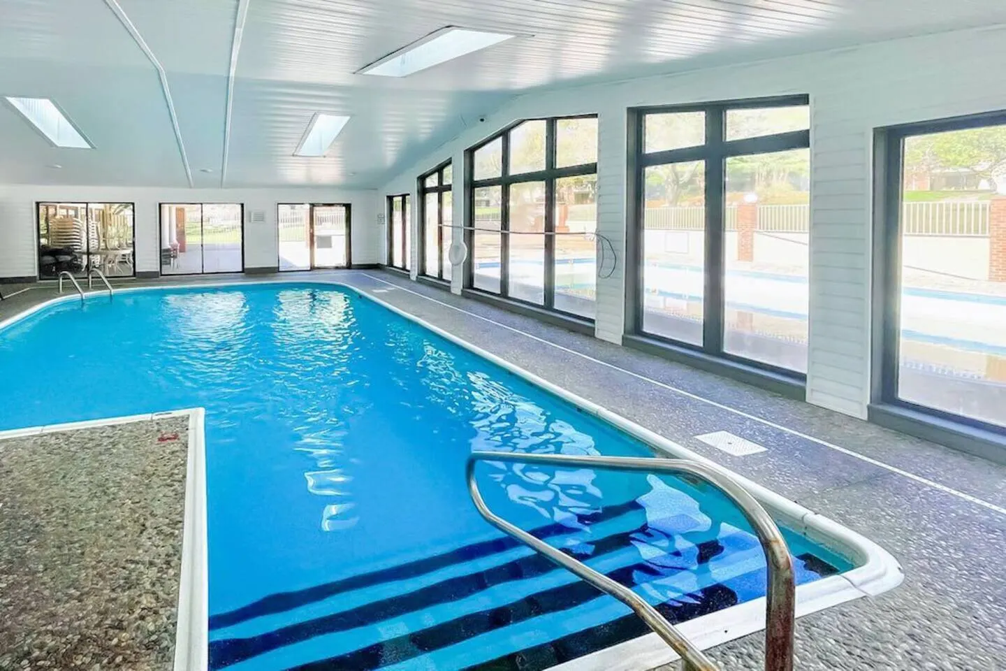 All New, Hot tub, 2 Pools, Sauna, 3 Min to Strip! 10