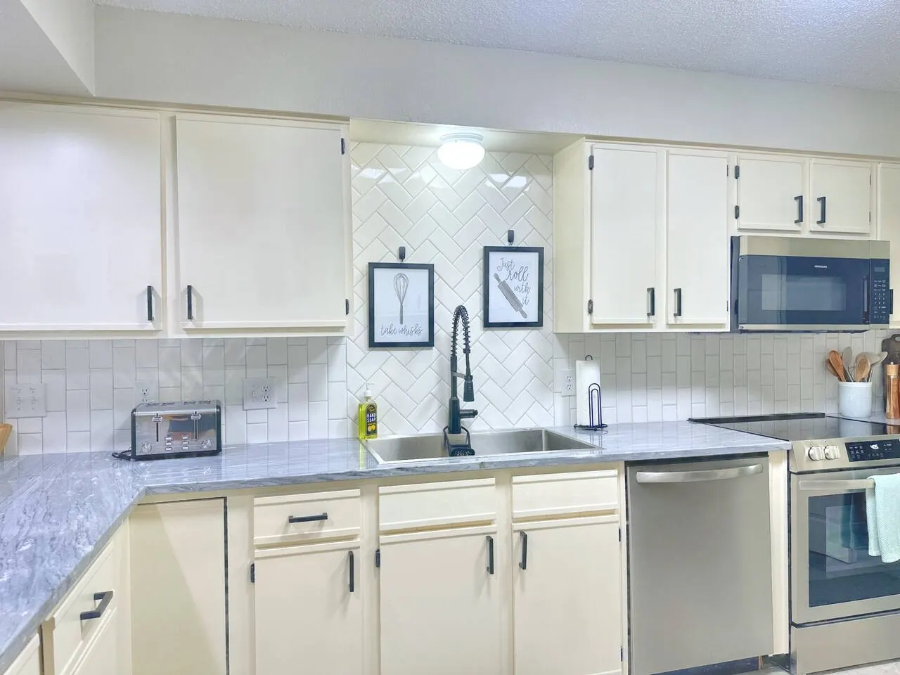 All New, Hot tub, 2 Pools, Sauna, 3 Min to Strip! 13