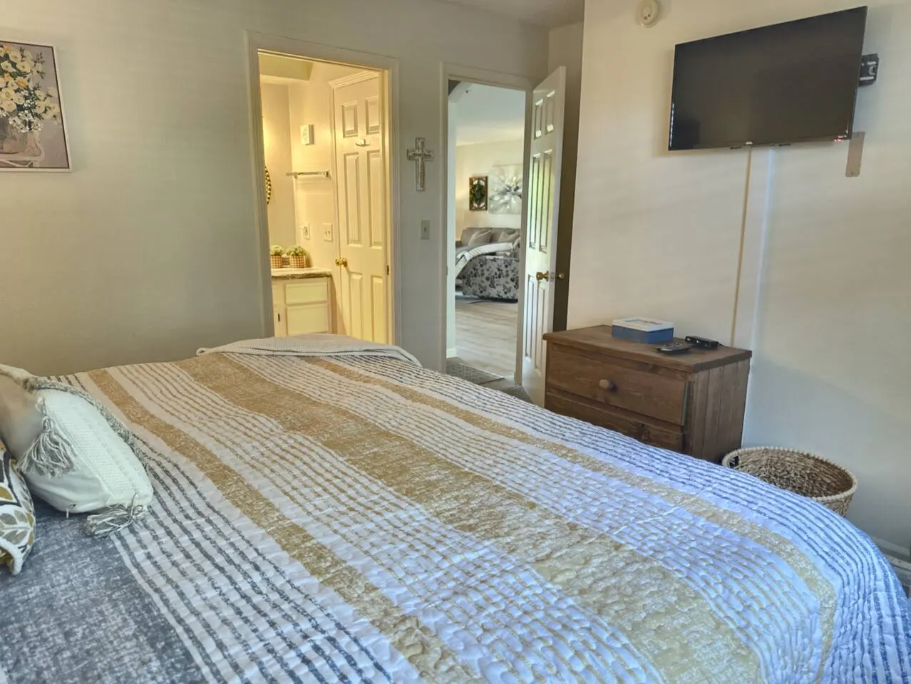 All New, Hot tub, 2 Pools, Sauna, 3 Min to Strip! 18