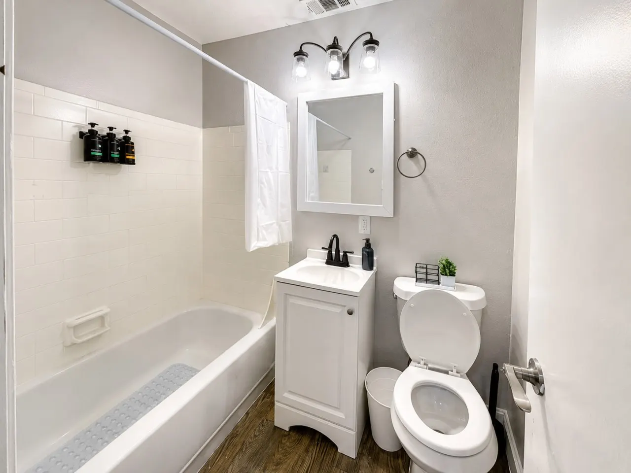 Peaceful 2BR Townhome Near Birmingham 14