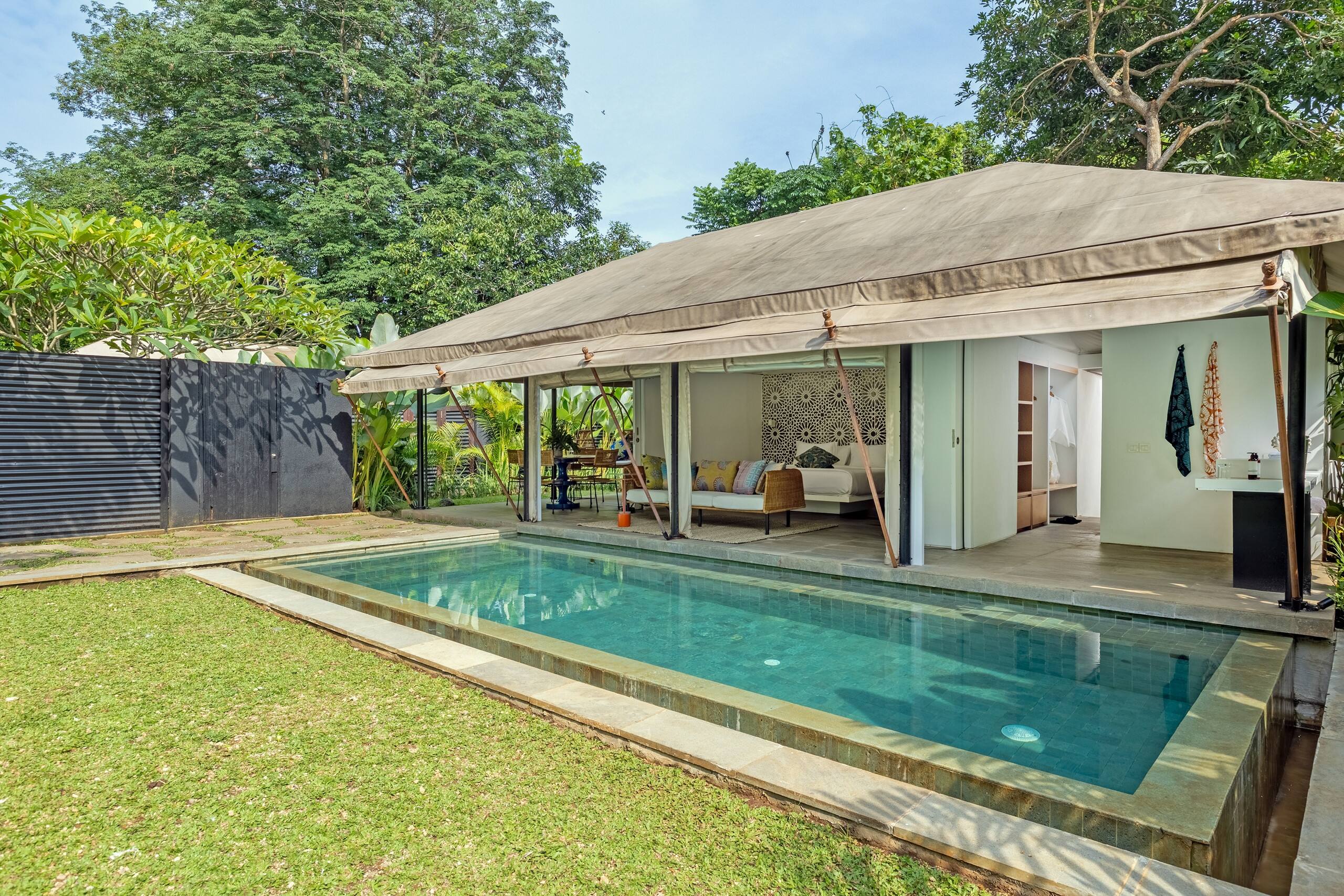 Luxury Family Pool Tented 14