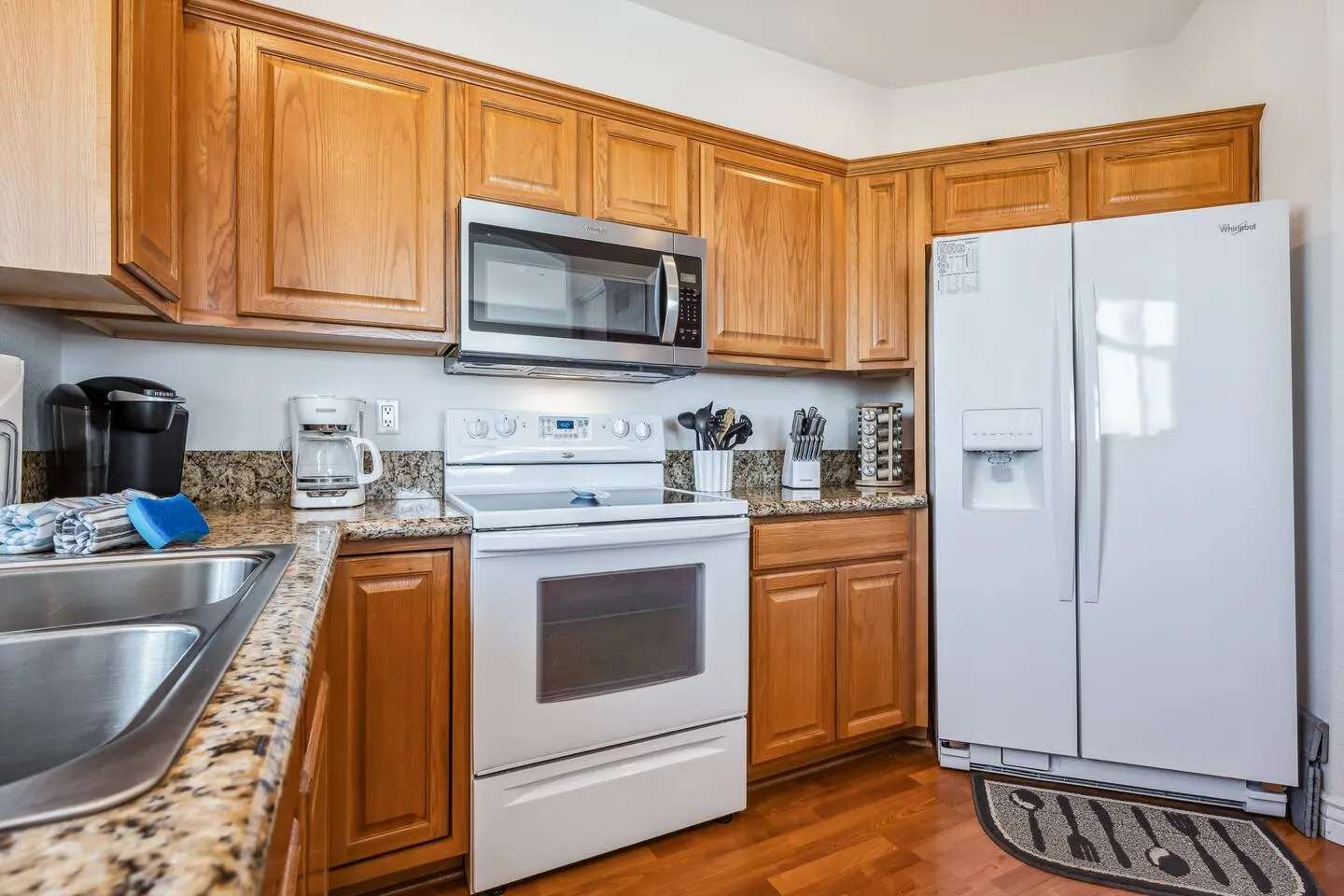Minutes to Casinos 3 bd Condo Pool Sleeps 8 16