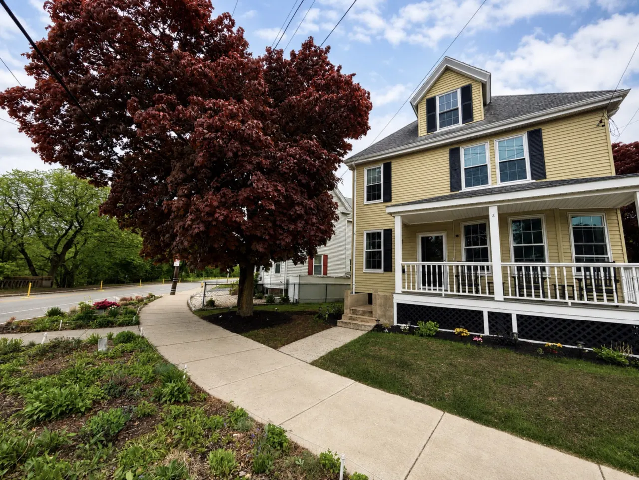 Riverfront Escape Near Boston & Transit w/ Parking