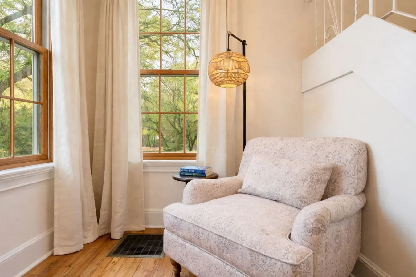 Riverfront Escape Near Boston & Transit w/ Parking 15