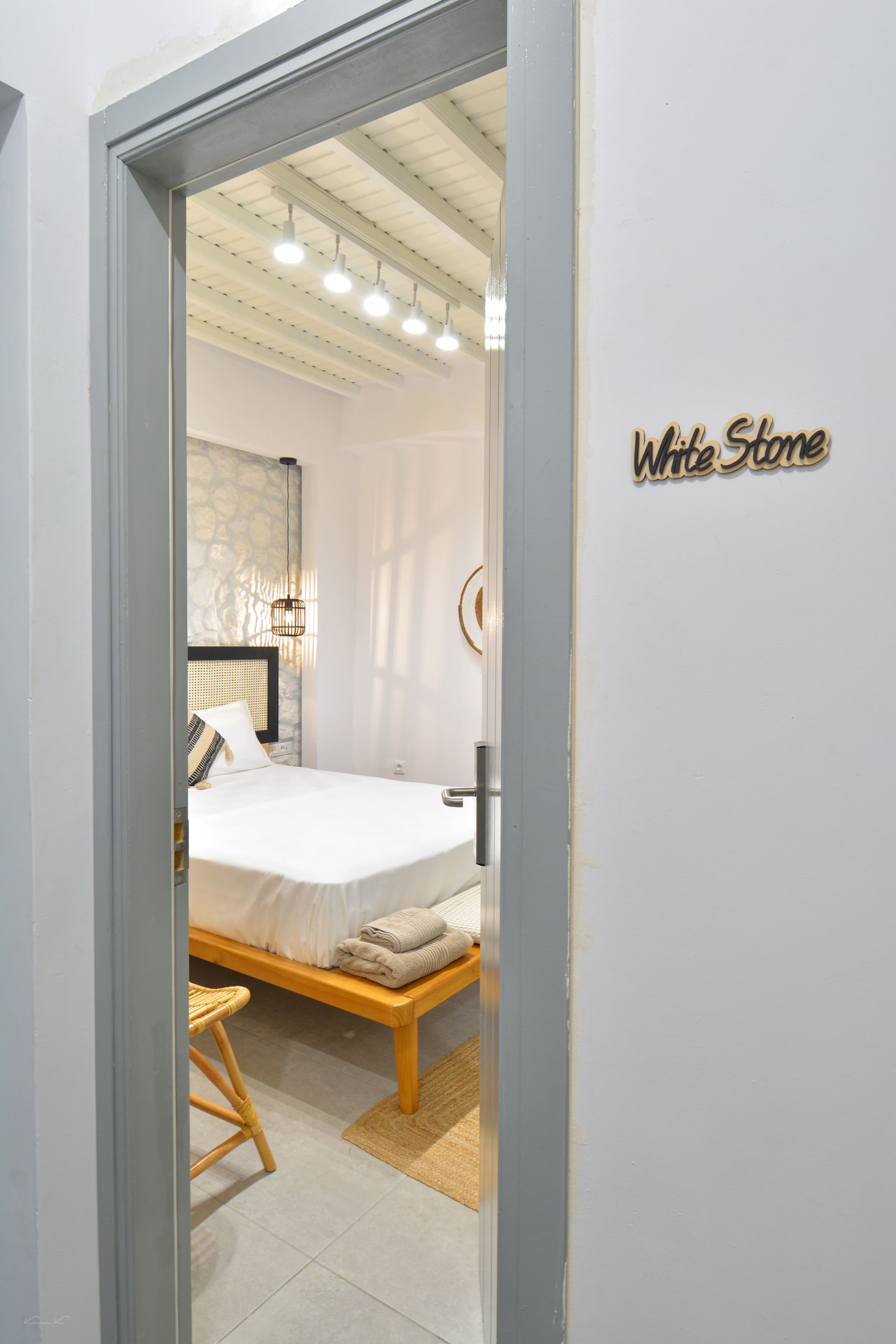 Oikia Suites White stone 9