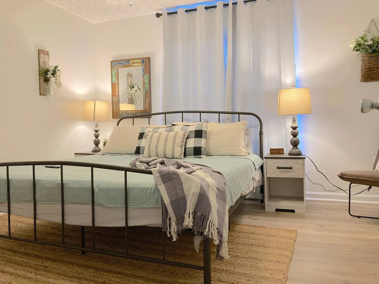 Bright Townhome with THREE KING-SIZE beds