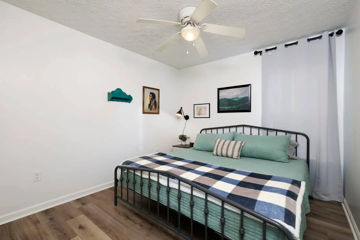 Bright Townhome with THREE KING-SIZE beds — photo 4