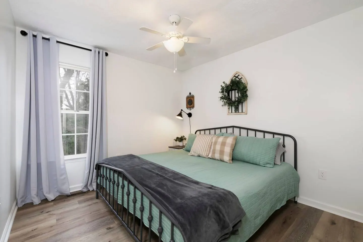 Bright Townhome with THREE KING-SIZE beds — photo 5