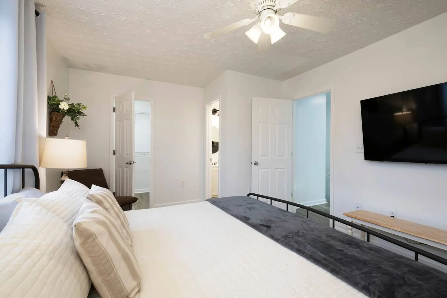 Bright Townhome with THREE KING-SIZE beds 6